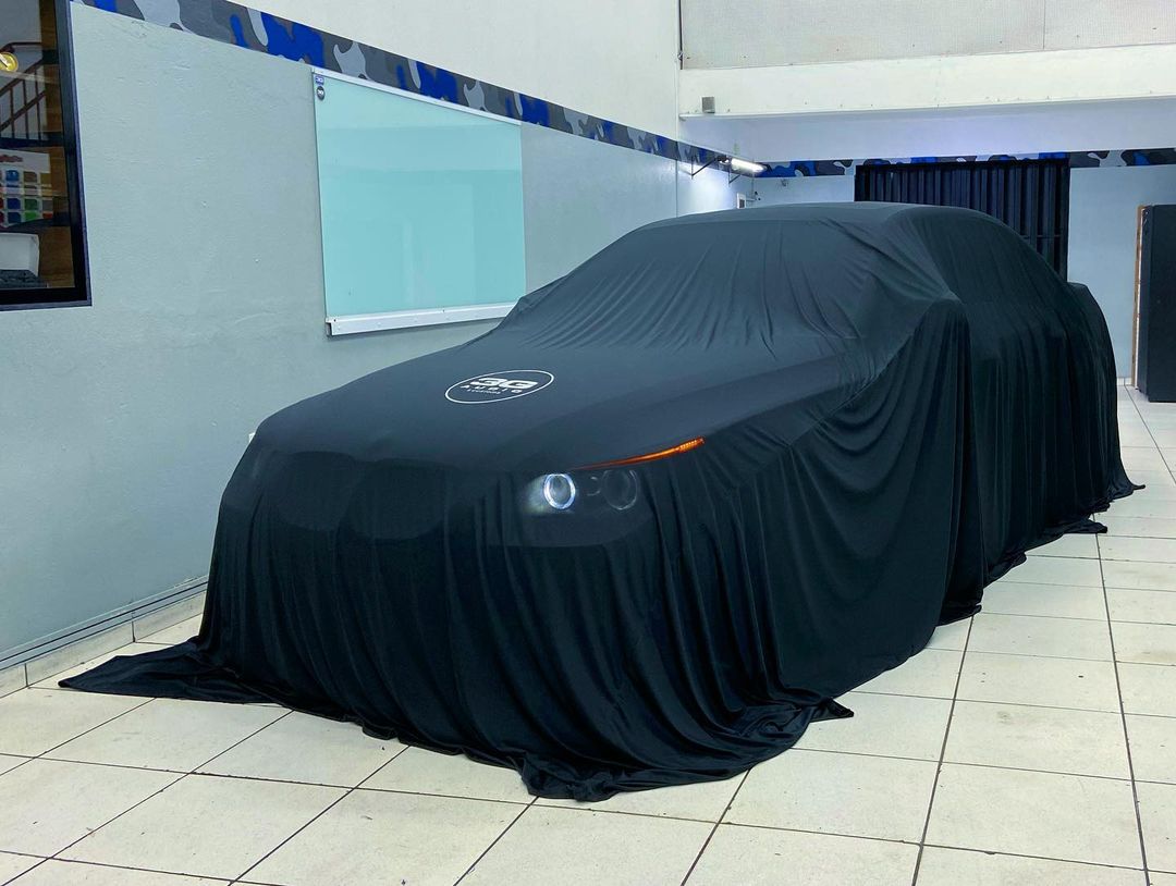 CAPA APRESENTAÇÃO SHOWROOM + LOGO PERSONALIZADO 45CM